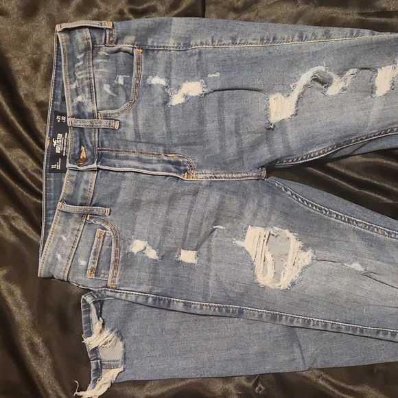 Hollister Jeans - Picture 3 of 15